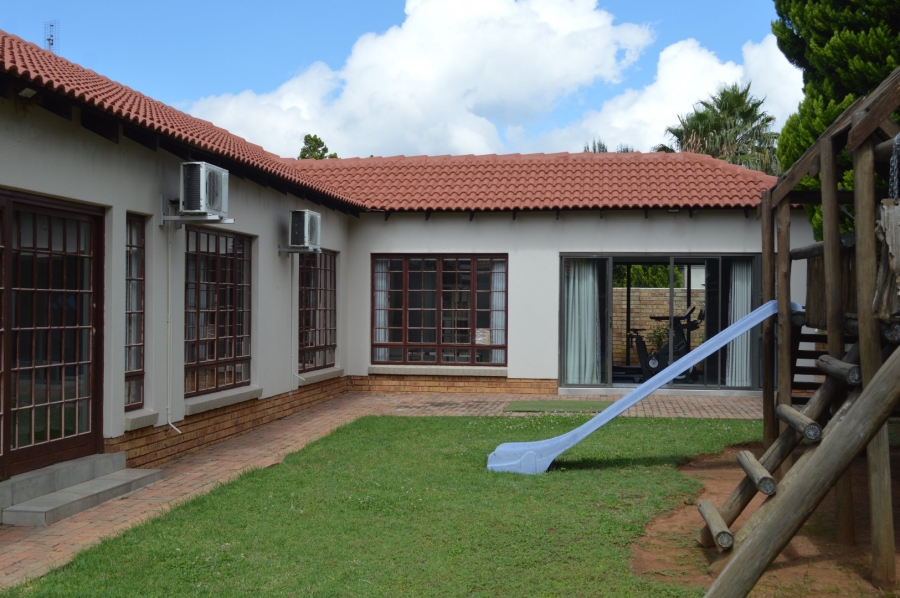 3 Bedroom Property for Sale in Flamwood North West